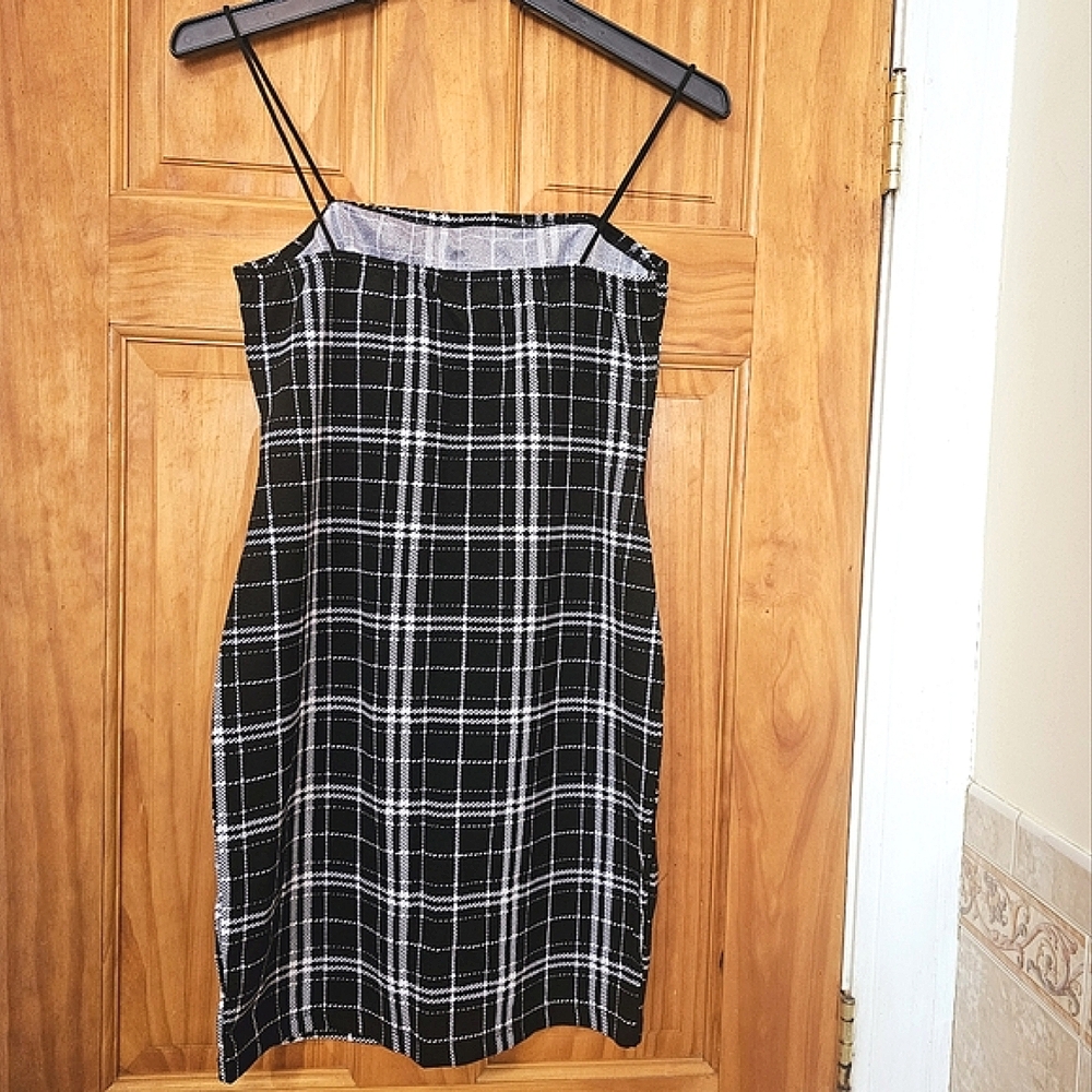 NWOT Women's Black & White Plaid Bodycon Mini Dress With Spaghetti Strap, Size M - Picture 5 of 11